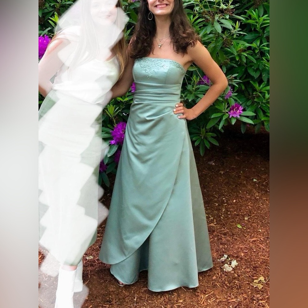 David's Bridal Silver Green Strapless Ballgown for Prom, size 4